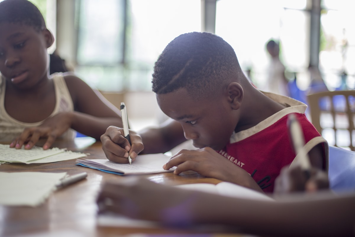 Scholier met zorgen over schoolprestaties op de middelbare school