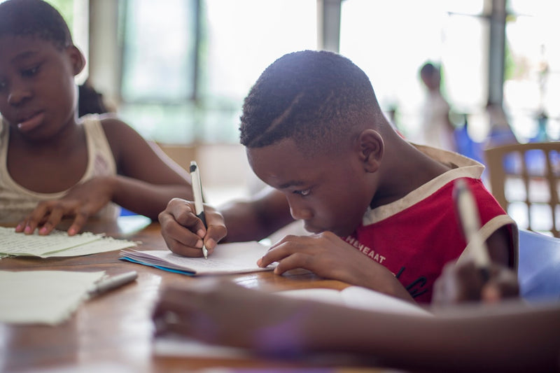 Scholier met zorgen over schoolprestaties op de middelbare school