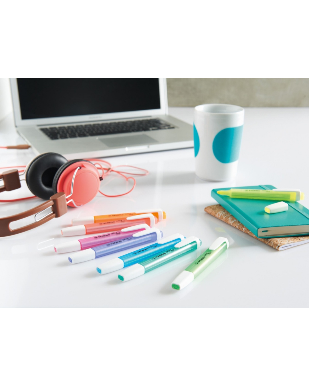 STABILO swing cool markeerstift deskset - 18 kleuren - Academia Now - Schoolspullen voor de middelbare school, schoolplanner, agenda, notitieboek, flashcards, Stabilo- en Oxford schoolspullen voor beter plannen en leren - Hard Work Beats Talent